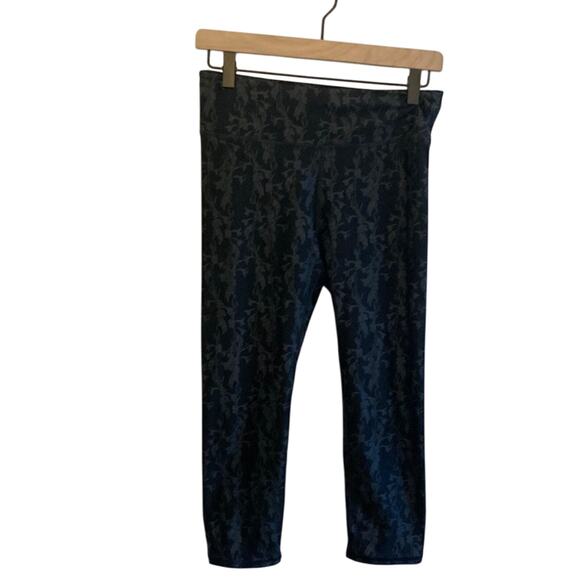 Fabletics High-Rise Outlined Floral Nature Crop Pedal Pushing Workout Leggings - Picture 1 of 7